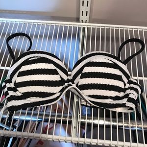 NWT BLACK+WHITE STRIPE BIKINI TOP